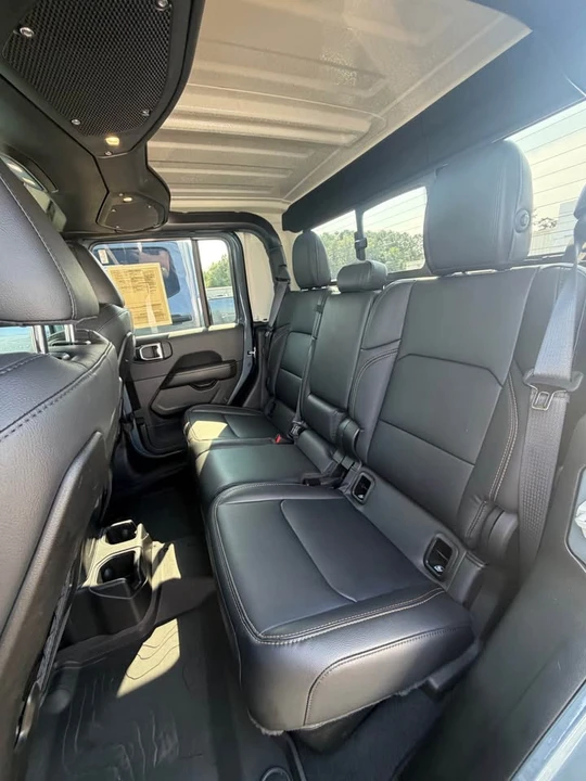2025 Jeep JT Gladiator - Image 9 of 10