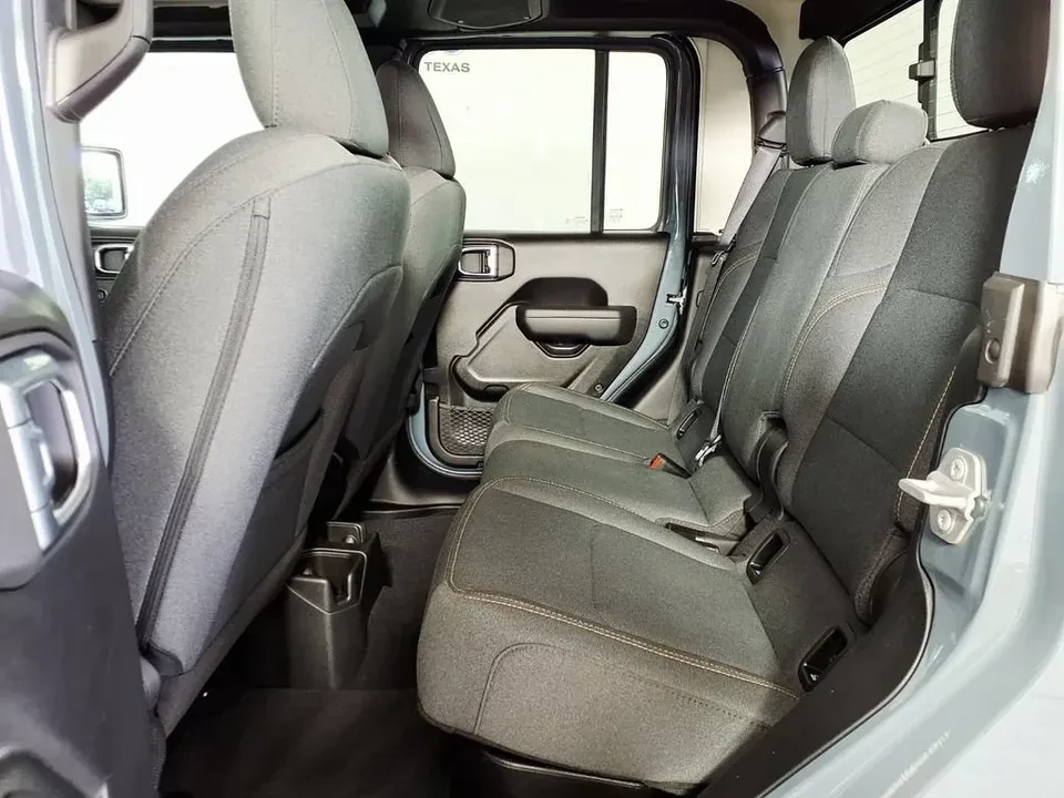 2025 Jeep JT Gladiator - Image 11 of 20