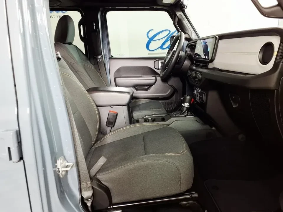 2025 Jeep JT Gladiator - Image 13 of 20