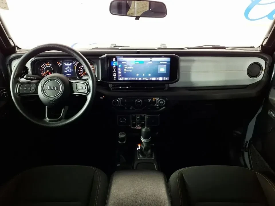 2025 Jeep JT Gladiator - Image 15 of 20