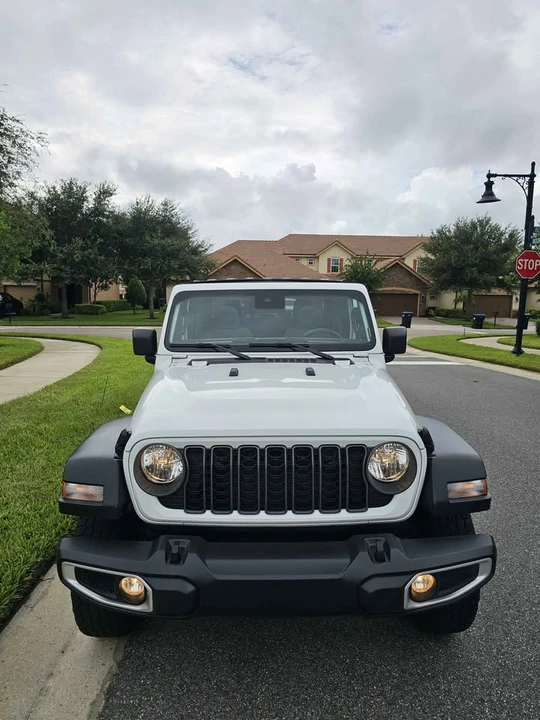 2025 Jeep JT Gladiator - Image 4 of 17