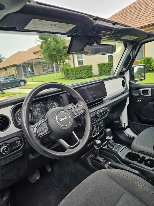 2025 Jeep JT Gladiator - Image 10 of 17