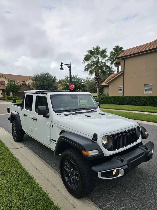 2025 Jeep JT Gladiator - Image 3 of 17