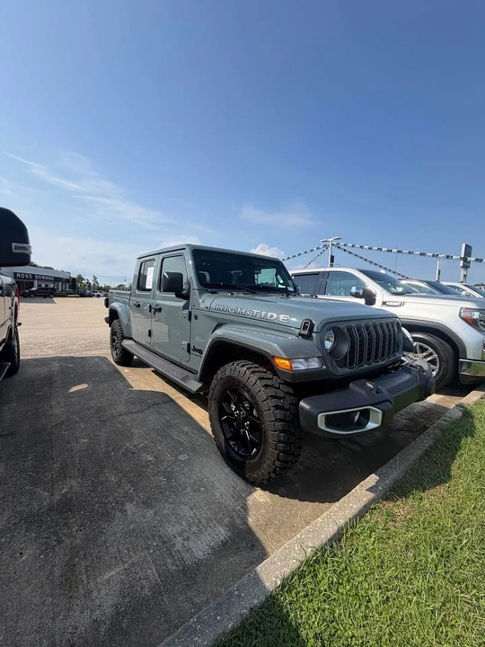 2025 Jeep JT Gladiator - Image 3 of 10