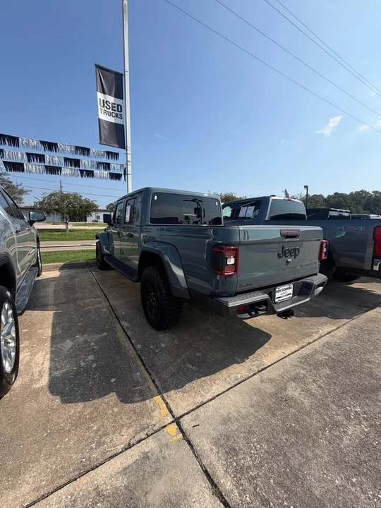 2025 Jeep JT Gladiator - Image 5 of 10