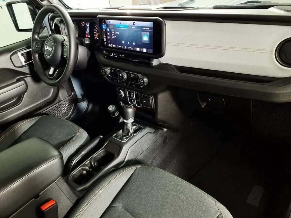 2025 Jeep JT Gladiator - Image 14 of 20