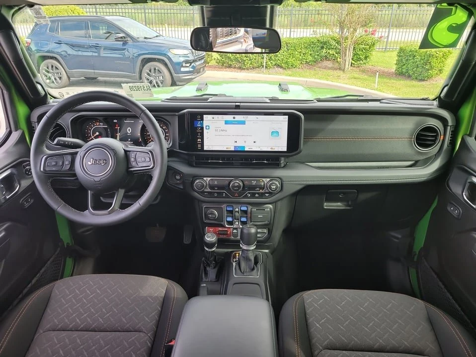 2025 Jeep JT Gladiator - Image 15 of 20