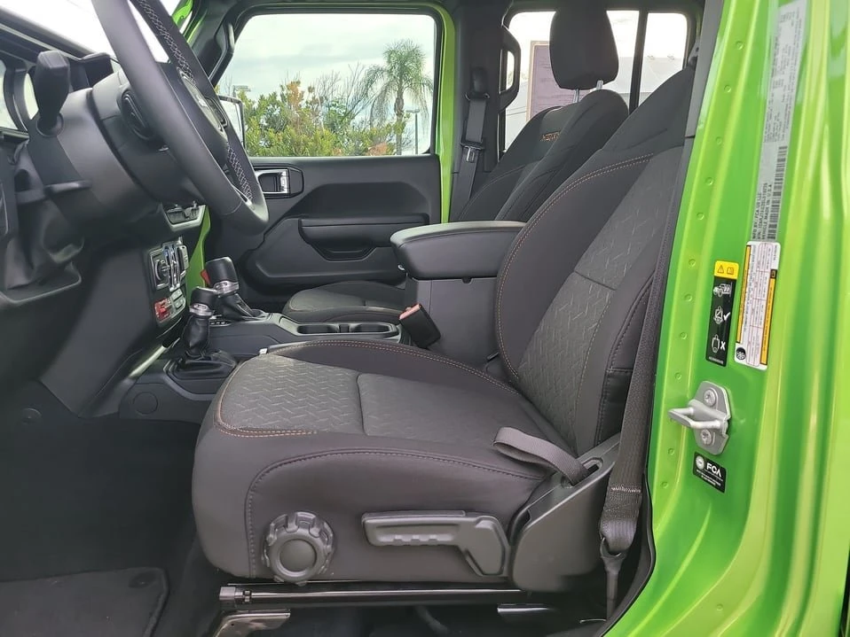 2025 Jeep JT Gladiator - Image 17 of 20