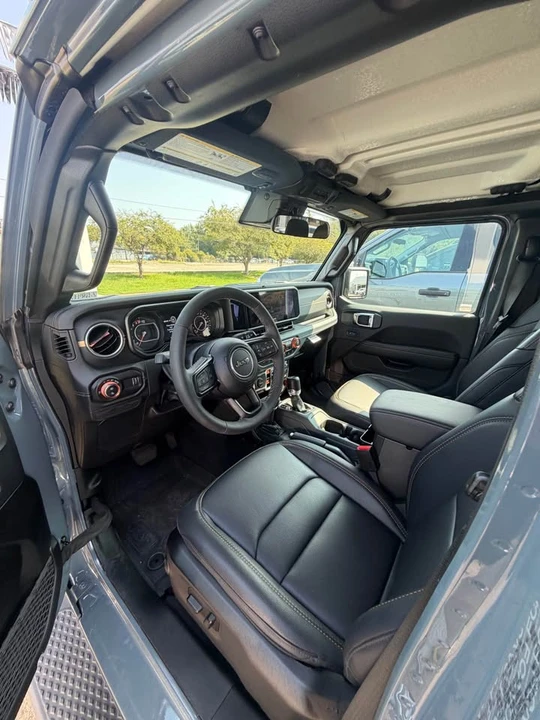 2025 Jeep JT Gladiator - Image 7 of 10