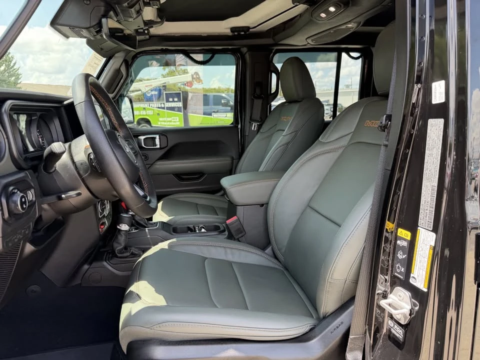 2025 Jeep JT Gladiator - Image 15 of 20