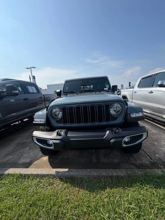 2025 Jeep JT Gladiator - Image 2 of 10