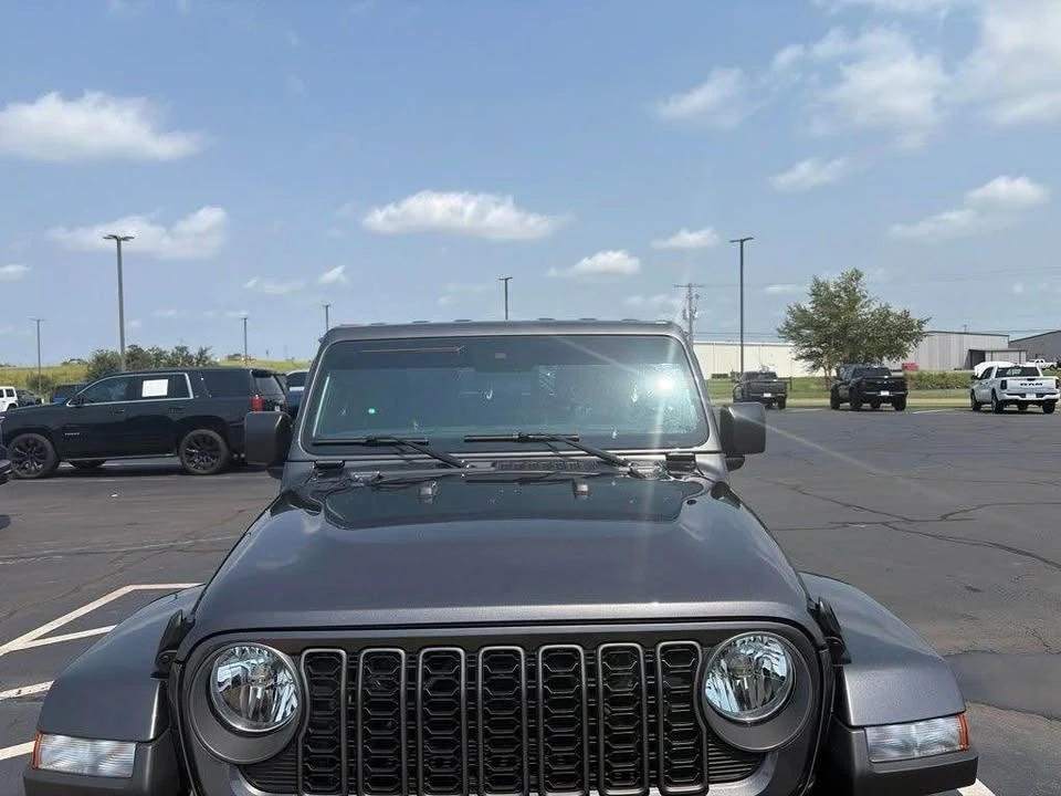 2025 Jeep JT Gladiator - Image 7 of 20