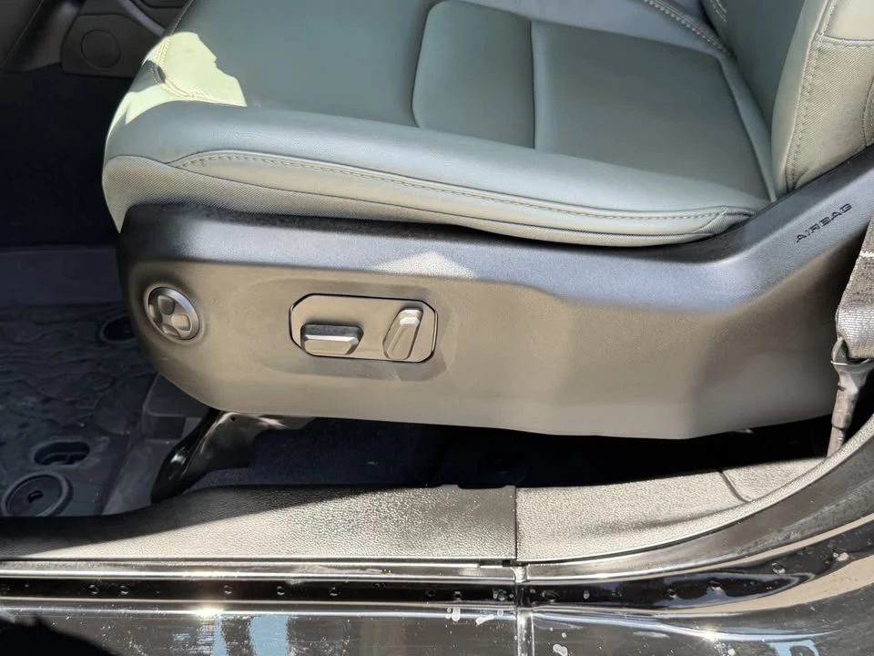 2025 Jeep JT Gladiator - Image 14 of 20