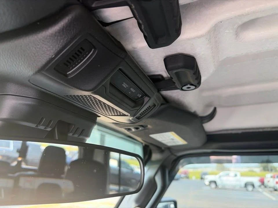 2025 Jeep JT Gladiator - Image 18 of 20