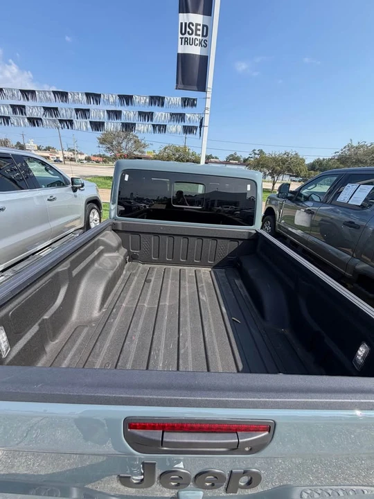 2025 Jeep JT Gladiator - Image 10 of 10
