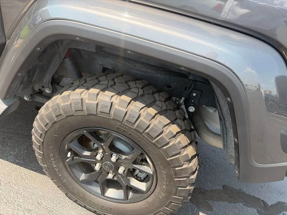 2025 Jeep JT Gladiator - Image 15 of 20