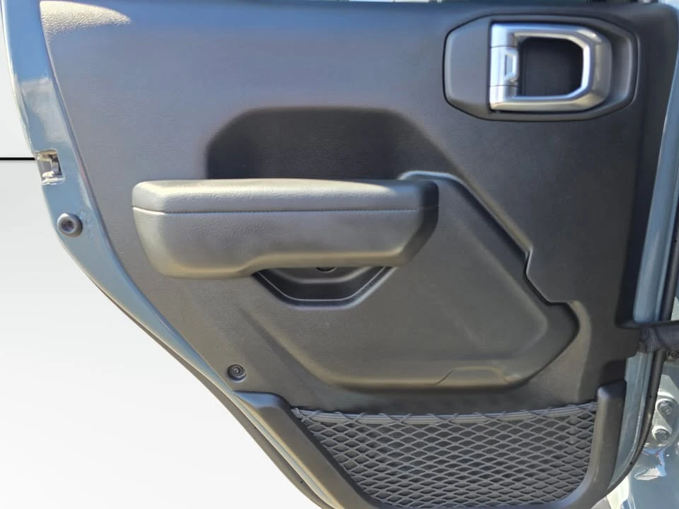 2025 Jeep JT Gladiator - Image 15 of 20