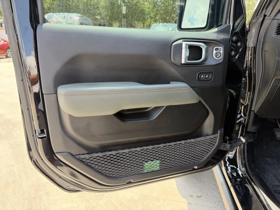 2025 Jeep JT Gladiator - Image 12 of 20
