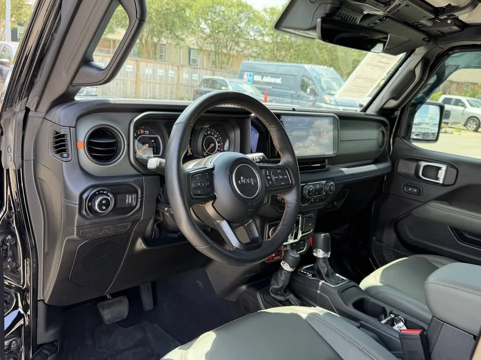 2025 Jeep JT Gladiator - Image 16 of 20
