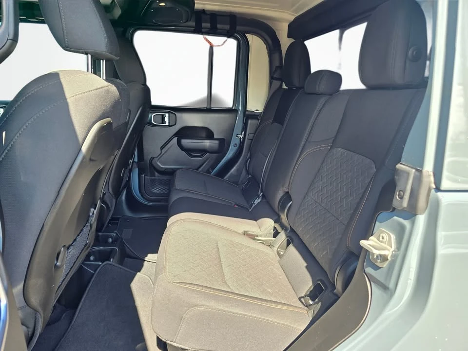 2025 Jeep JT Gladiator - Image 14 of 20