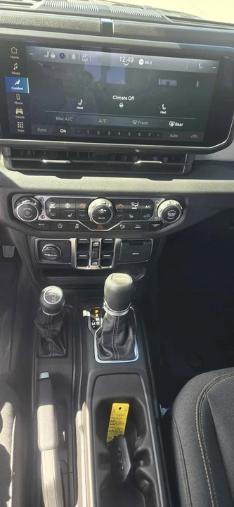 2025 Jeep JT Gladiator - Image 10 of 11
