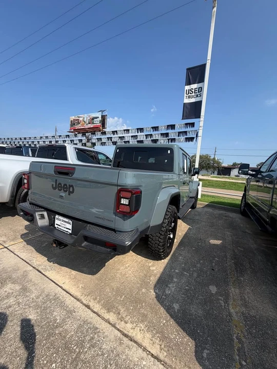 2025 Jeep JT Gladiator - Image 4 of 10