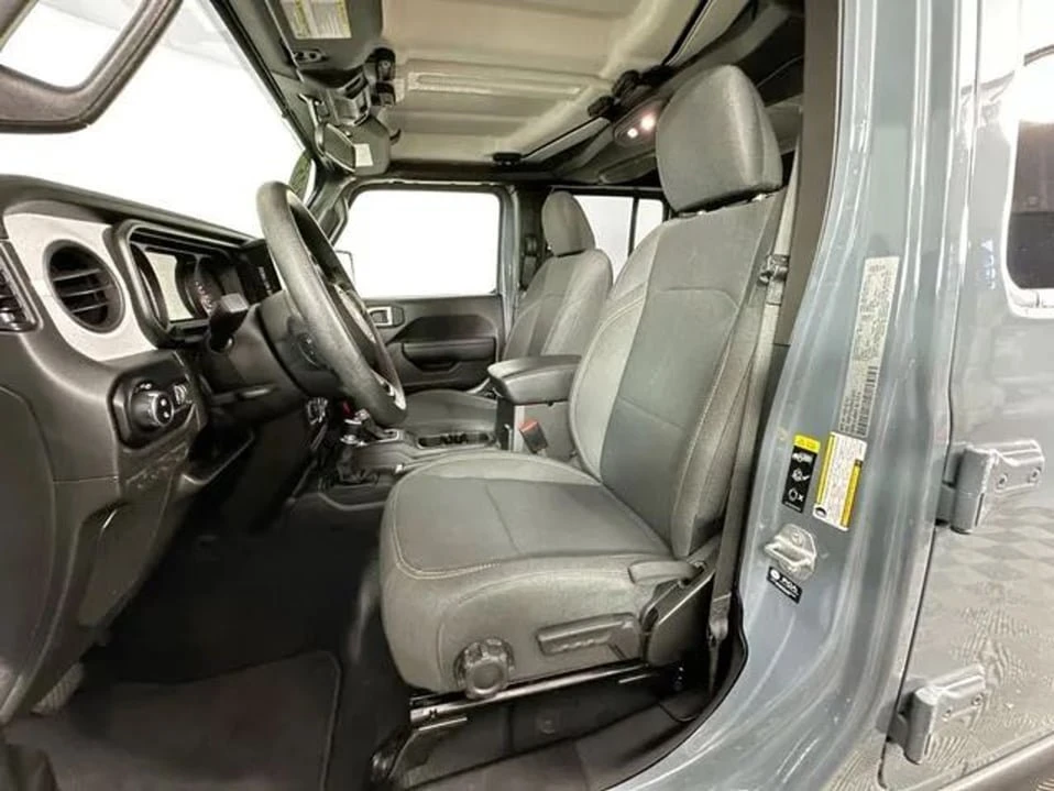 2025 Jeep JT Gladiator - Image 11 of 20