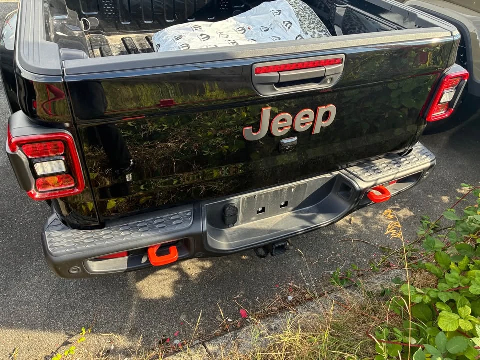 2025 Jeep JT Gladiator - Image 6 of 11