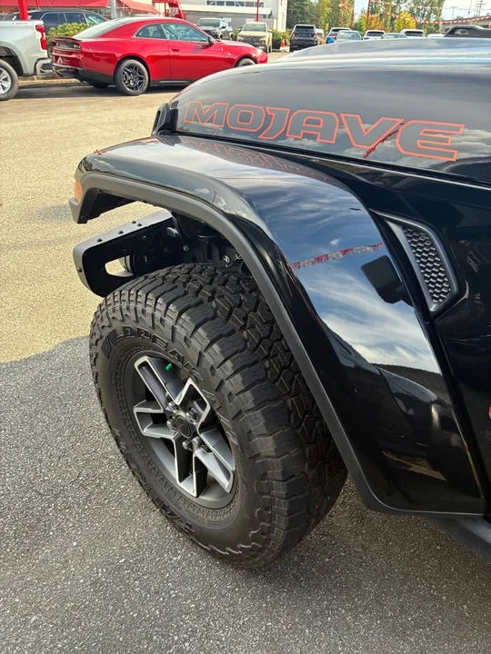 2025 Jeep JT Gladiator - Image 9 of 11