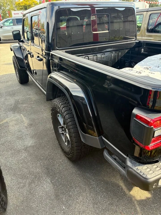 2025 Jeep JT Gladiator - Image 7 of 11