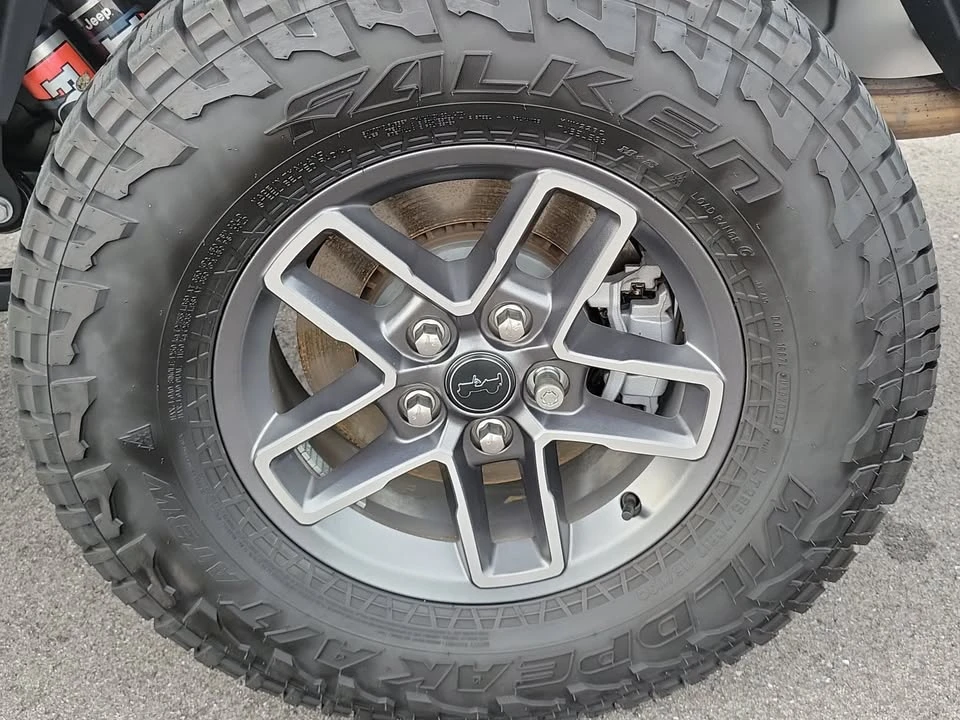 2025 Jeep JT Gladiator - Image 9 of 20