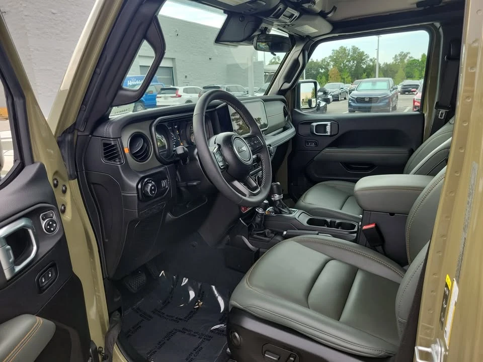 2025 Jeep JT Gladiator - Image 10 of 20