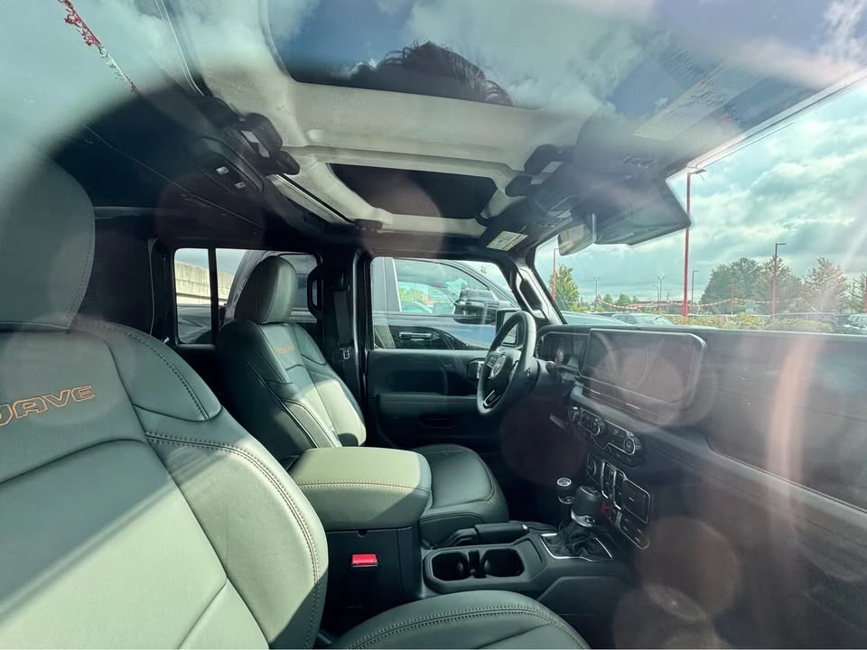 2025 Jeep JT Gladiator - Image 4 of 5