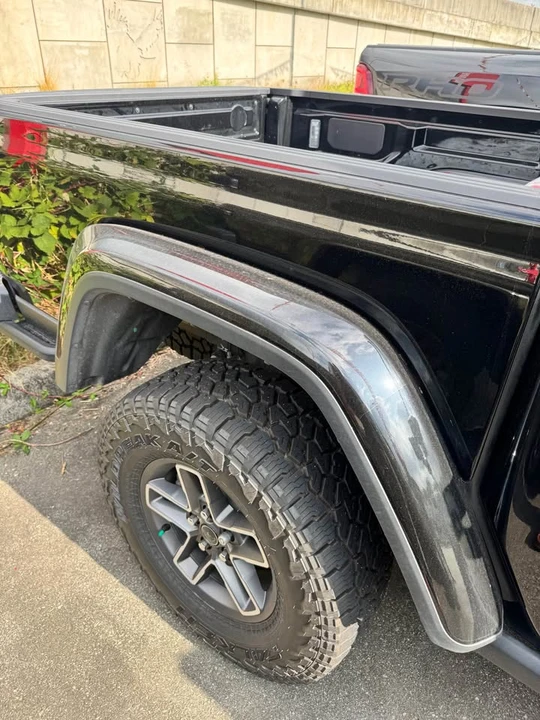 2025 Jeep JT Gladiator - Image 5 of 5
