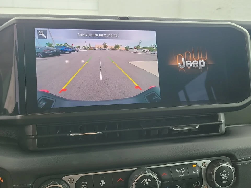 2025 Jeep JT Gladiator - Image 14 of 20