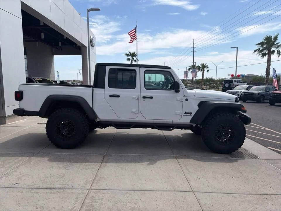 2025 Jeep JT Gladiator - Image 7 of 13