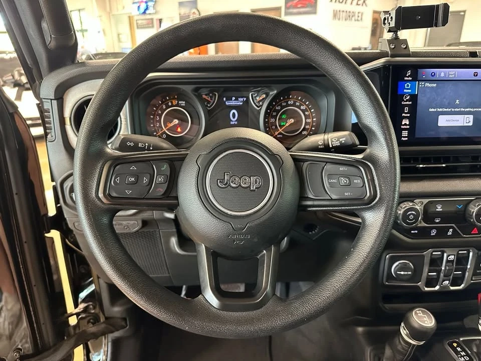2025 Jeep JT Gladiator - Image 15 of 20
