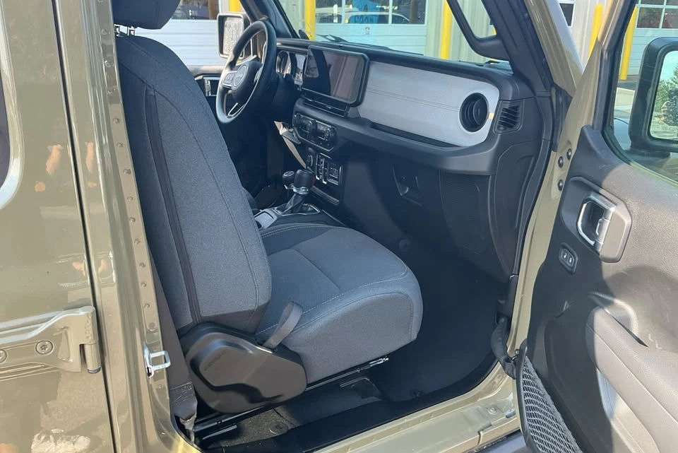 2025 Jeep JT Gladiator - Image 2 of 8