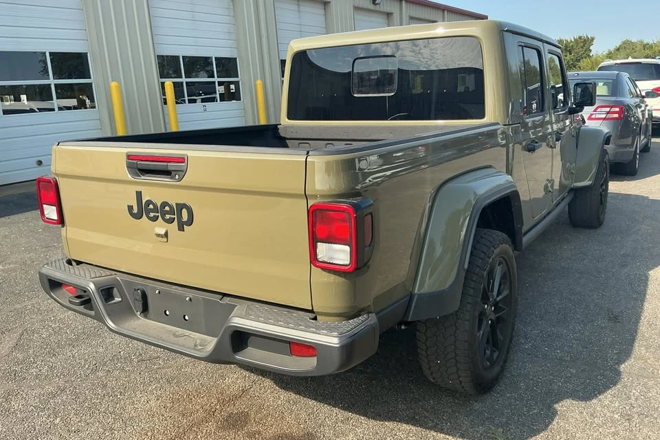 2025 Jeep JT Gladiator - Image 6 of 8