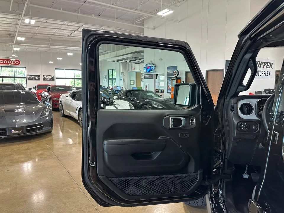 2025 Jeep JT Gladiator - Image 10 of 20