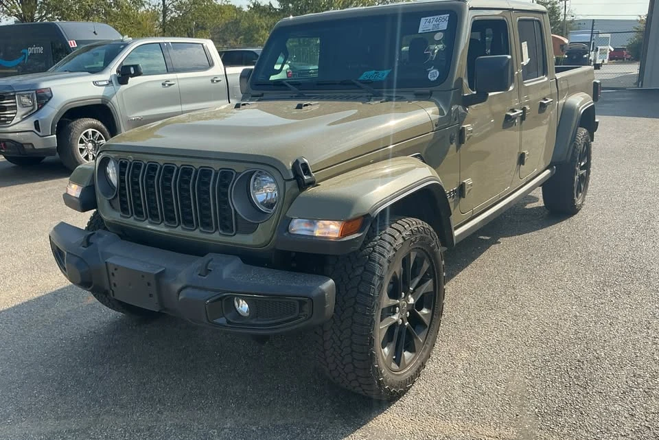 2025 Jeep JT Gladiator - Image 4 of 8