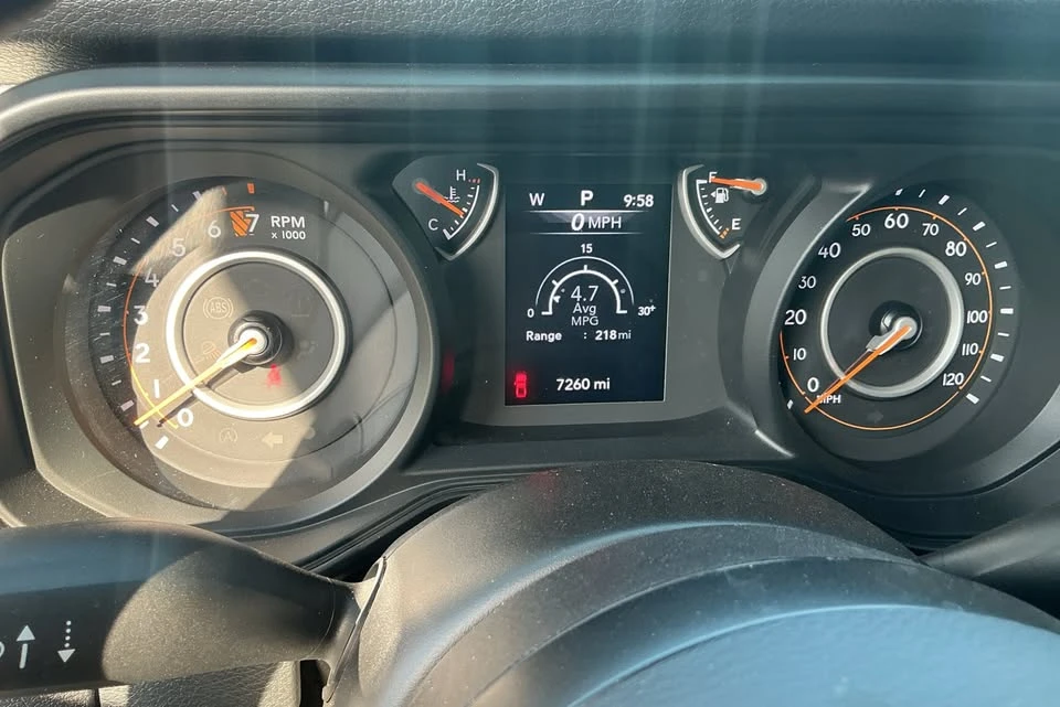 2025 Jeep JT Gladiator - Image 7 of 8
