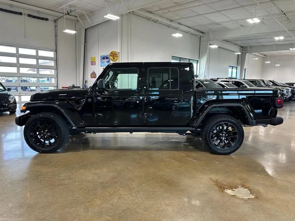 2025 Jeep JT Gladiator - Image 5 of 20