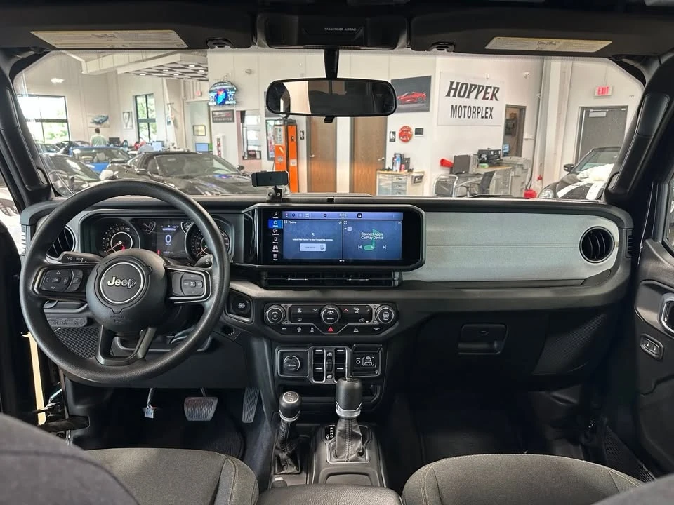 2025 Jeep JT Gladiator - Image 14 of 20