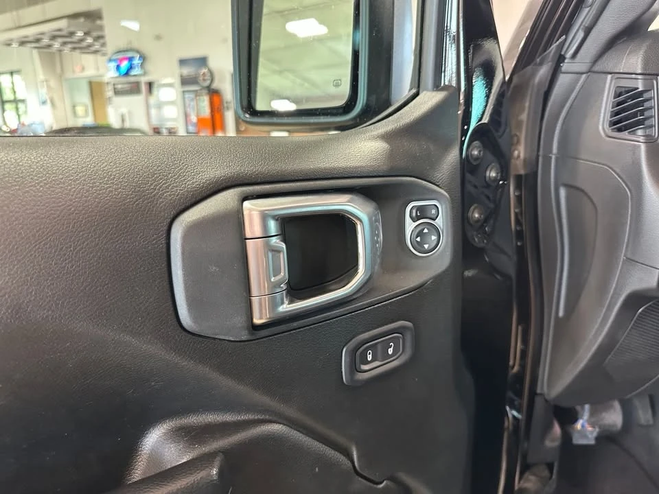 2025 Jeep JT Gladiator - Image 11 of 20