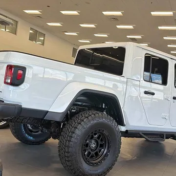 2025 Jeep Gladiator