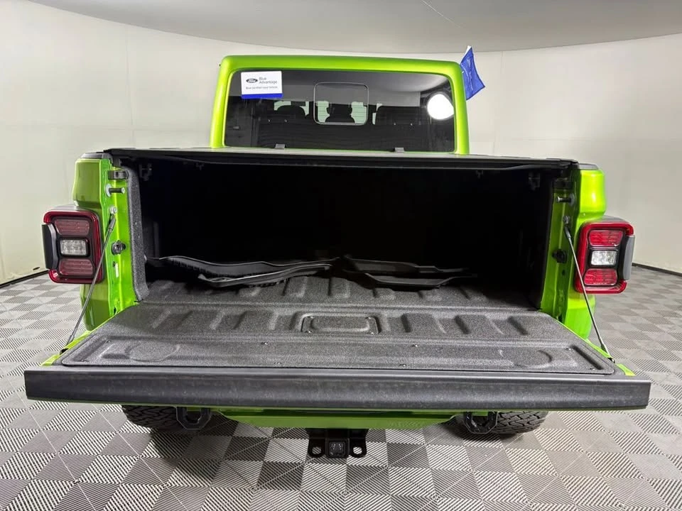 2025 Jeep JT Gladiator - Image 16 of 19