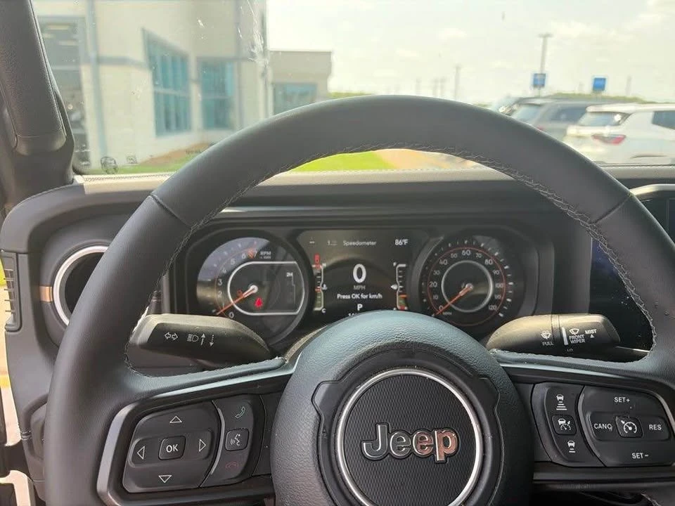 2025 Jeep JT Gladiator - Image 14 of 20