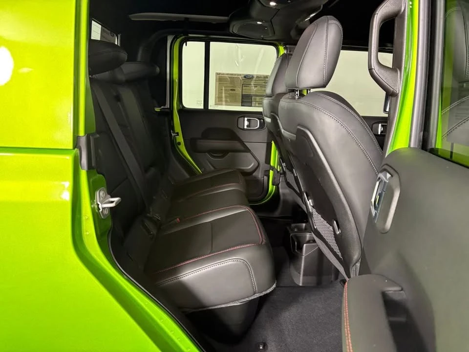 2025 Jeep JT Gladiator - Image 18 of 19