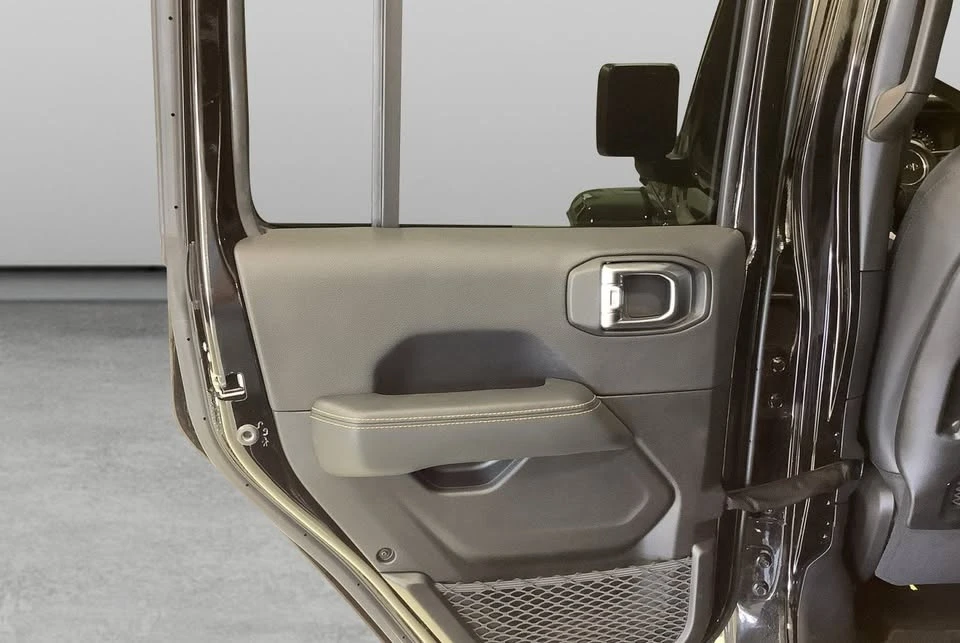 2025 Jeep JT Gladiator - Image 19 of 20